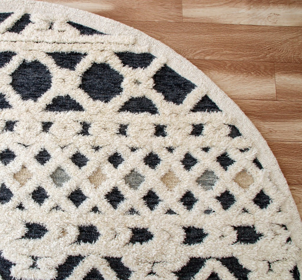 4’ Round Blue and Cream Decorative Area Rug - Area Rugs